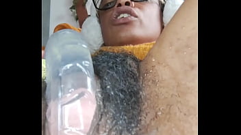 Putinha Peluda Pulando No Dildo E Esguiçando Pela Buceta