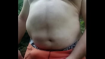 Ballbusting et branlette dans la nature - 08/08/2024ball