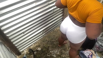 Camara Amateur En Cabina De Playa( Atrapada)