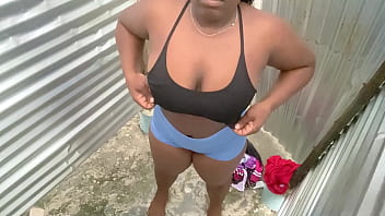 Bella Morena Caliente A Al Vista De Todos (amateur)