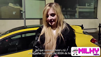 Hermosa Rubia Delgada Acepta Ir Al Hotel Para Una Sesion De Fotos Hot