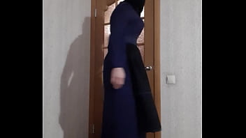 Maid In Niqab Puts On Apron