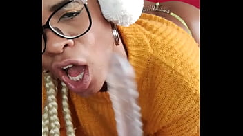 Putinha Latina Engolindo Dildo