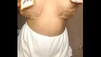 Mi Amiga Juega Y Rebota Con Sus Pechos