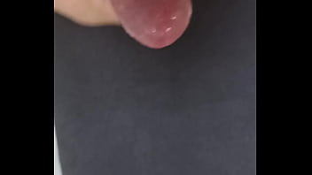 Je Crache Sur Ma Queue Et Je Sperme