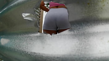 Camara Graba En Vestidor De Playa A Mujer Sin Darse Cuenta (latina Bbw)