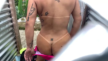 Mujer Grabada En Cabina Al Aire Libre(chica Al Aire Libre)