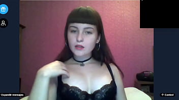 Rusa Blanquita En Lencería Se Desnuda En Coomeet