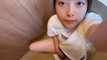 【ト◯レオナニー】もうまんこがくちゅくちゅになるくらいオナニーしてしまいました_。今日も沢山潮でちゃったな。