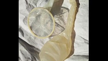 积攒一个月的精液，避孕套射精