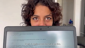 Me Follo Duro A Mi Pequeña Hermanastra Mientras Hago Un Trabajo De La Escuela Y Me Vengo En Su Coño. H.l.