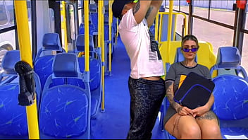 Acochei A Minha Vizinha Ninfeta Vindo Da Escola Dentro Do _nibus Público Safada Não Conseguiu Resistir E Caiu D Boca Na Minha Rola Ali Mesmo( Completo No Sheer E Red)