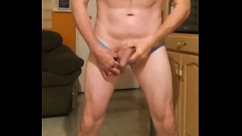 Baile Striptease Con Tanga De Elefante Terminando Desnudo.