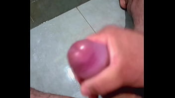 Batendo Uma No Banho - gozada, banho, punheta - Video 278817