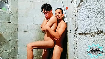 O Magrinho Aqui Da Rua Encostou Em Casa E Foi Macetado No Chuveiro Filme Completo No Red