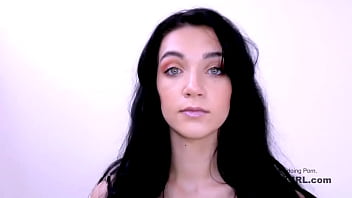 Beauty Babe Uses Her Skills To Impress Fake Agent At Modeling Audition