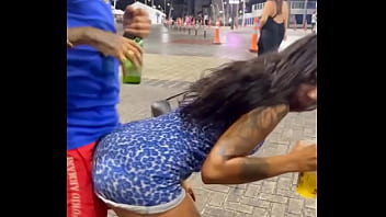 Resenha De Putaria Na Rua Acaba Em Fudel_ncia No Carro Em Movimento.