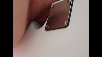 трется киской