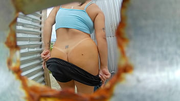 Mujer Grabada En Cabina Al Aire Libre(latina Al Aire Libre)