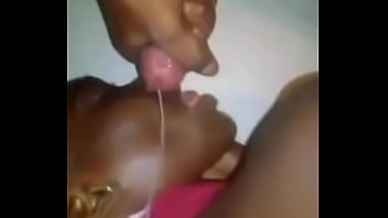 Rebentando A Buceta Da Novinha Mais Puta De Angola E Gozei Na Cara A Safadinha Continuo Chupando O Pau Preto Coberto De Porra