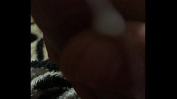 Punhetinha De Leve - solo, punheta, caseiro, gozando, bronha, magrinho, pica-dura - Video 318452