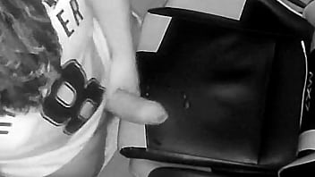 Se Masturba No Hor_rio De Trabalho Animador Na Camera Espi_