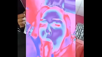 Divirtiendose Mientras Juego En El Celu