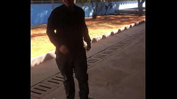 Novinho Dotado Sobe No Pau Na Escola