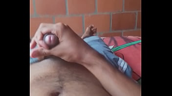 Me Pajeo Solo En Casa