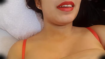 Hijastra Mexicana Miranda Salazar Se Queda En Casa Mientras Todos Salen A Trabajar