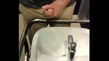 Gozando Gostoso Na Punheta - masturbando, punheta, gozando, batendo, punhetando, masturbacao, relaxando - Video 320653