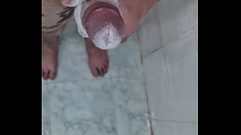 Tomando Banho E Lavando O Meu Penis
