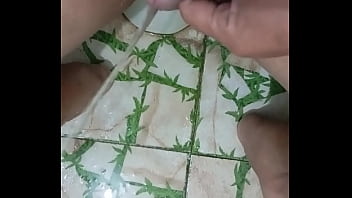 น้องชายน้อยฉี่แตก