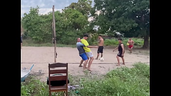 Gordinho Espocando Grandão A Céu Aberto