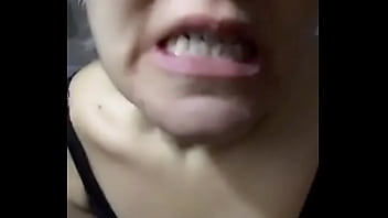 Milf Masturbasyon Yaparak Boşalıyor