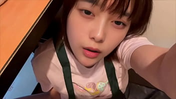 【ネカフェのバイト店員】部屋掃除していたら、シコった後のティッシュを見てムラムラしてきて部屋掃除中にオナニーしてしまう可愛い店員。 - Asian-japanese-new-only-women