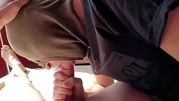 Maska vykouří a o_uká mladého kluka ....