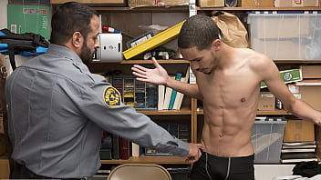 Black Guy Involved Into Stealing From The Storefront - Perps4k