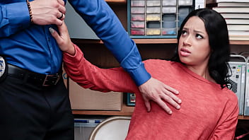 Teeh Was Confronted About Her Shoplifting Crime By The Guard - Fuckthief