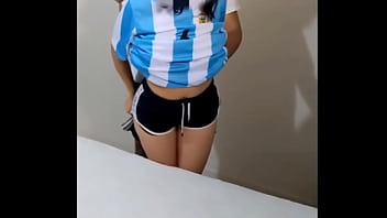 Hermosa Joven Siendo Follada Por Enorme Polla Dura Penetración Apretada - Flaca Latina Caliente Follando Su Rico Culo Duro