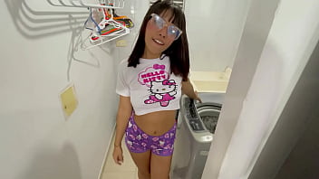 Me Follo Duro El Pequeño Culo De Mi Tímida Hermanastra Con Mi Enorme Polla Y Termino Llenándole Su Coño De Mucha Leche 1pt