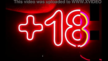 Dando Um Presente Ao Corninho