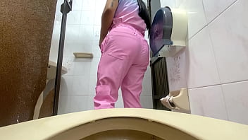 Camara Atrapa A Enfermera Meando En Baño Del Hospital(big Ass)