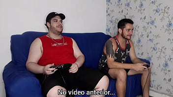 Apostando O Cu No Video Game E O Puto Saiu Daqui Vazando Leite - Parte 2 - Tava Em Casa Cheio De Tesão E Meu Amigo Meu Aqui Jogar, Mas Meu Pau Não Abaixava