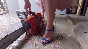 New #revving Coming Soon ??️#motosserra #revvinggirl #chainsaw #handsfetish