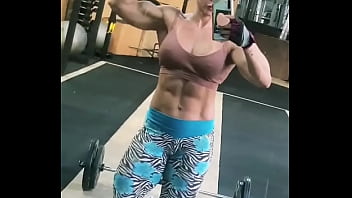 ?#musclefemale #flexbiceps #musclemistress