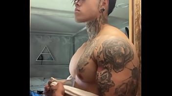 Chino Putito Muestra Sus Pectorales Tetones (tsonghanwu)