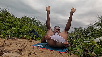 Brincando Com O Cuzinho Na Praia De Nudismo