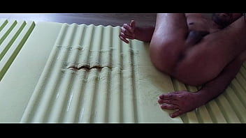 Ich Ficke Die Matratze Und Pisse Darauf