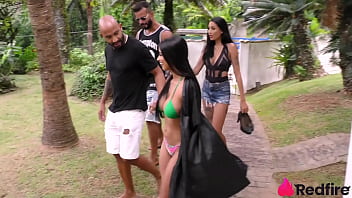 Duas Ninfetas Safadas Fizeram Uma Festinha Pra Foder Com Geral!